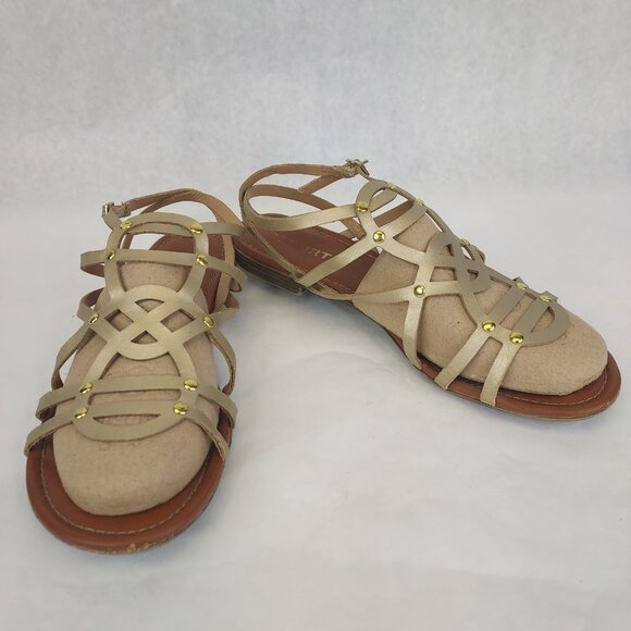 Report Gold Strappy Sandals Women’s 8.5 Flats Ankle Wrap Buckle Gladiator Beach - Picture 3 of 14